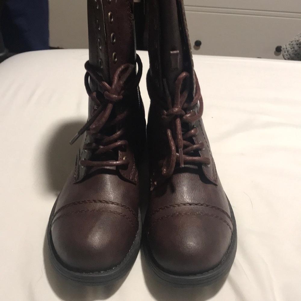 Combat boots